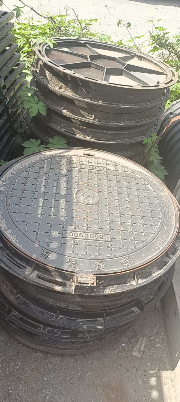 铸铁井盖